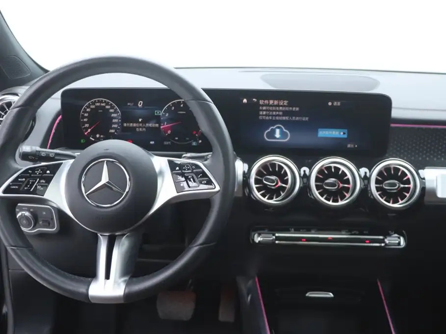 MERCEDES BENZ GLB 2023