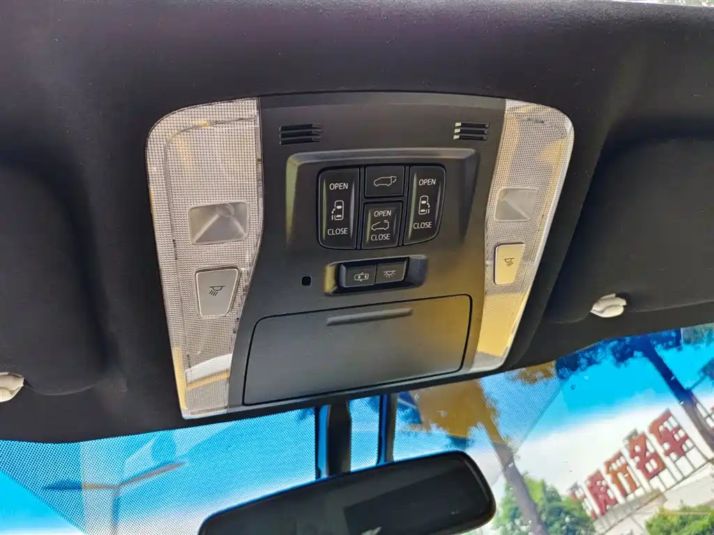 TOYOTA ALPHARD 2018