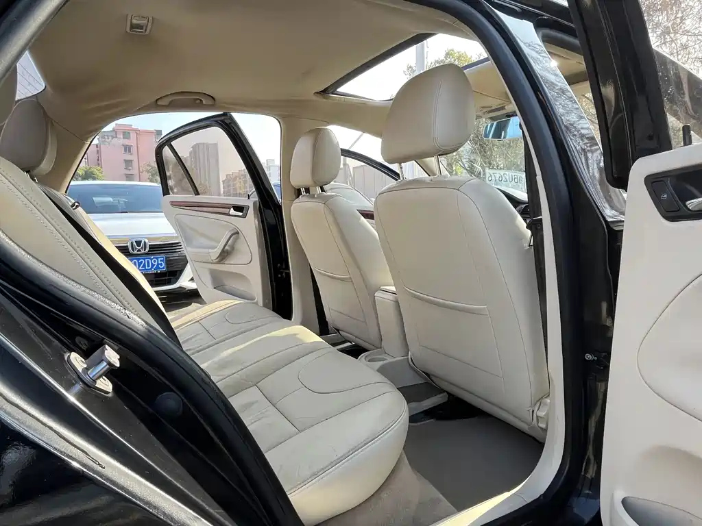 VOLKSWAGEN BORA 2011