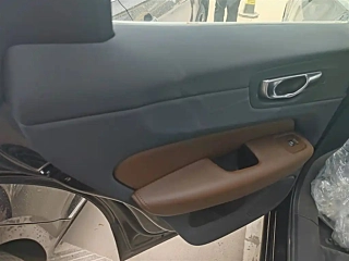 VOLVO XC60  2025