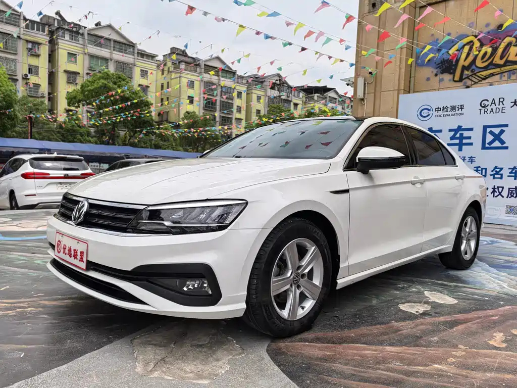 VOLKSWAGEN LAMANDO 2019