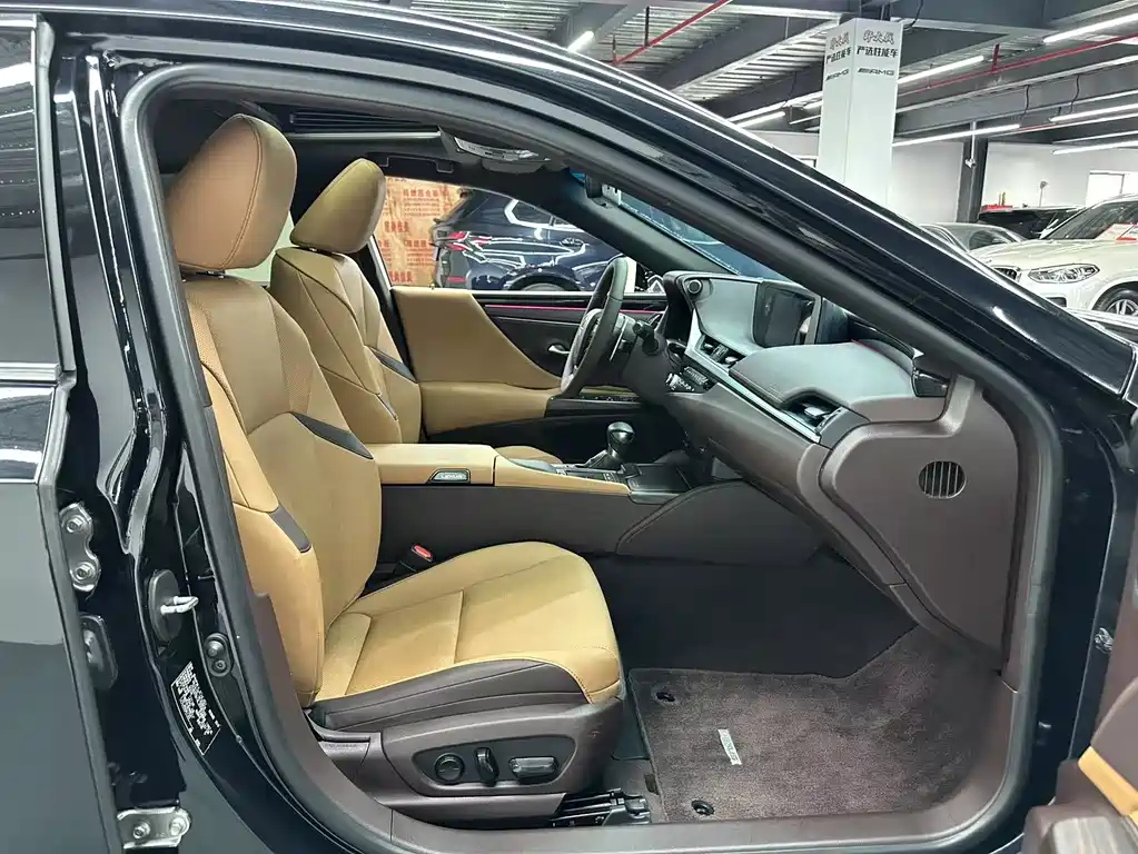 LEXUS ES 2020