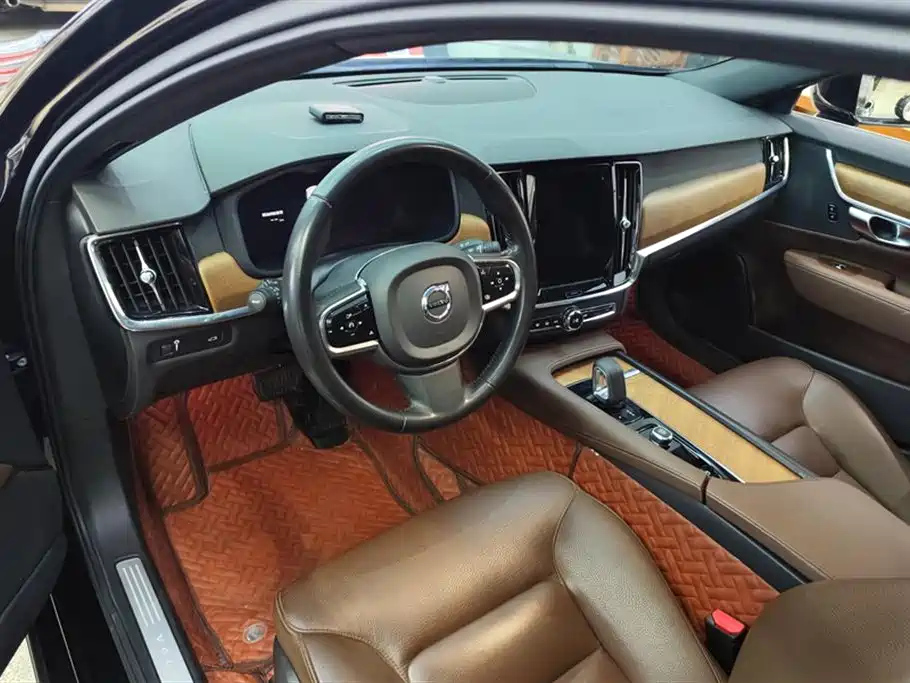 VOLVO S90 2022