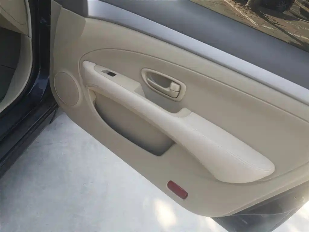 NISSAN SYLPHY 2012