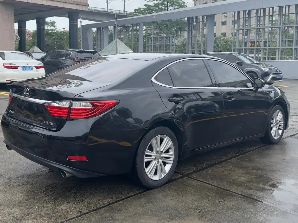 LEXUS ES 2013