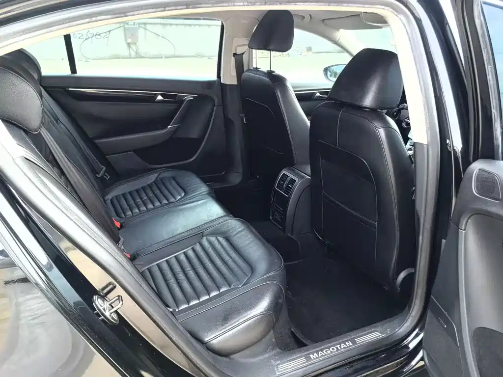 VOLKSWAGEN MAGOTAN 2012