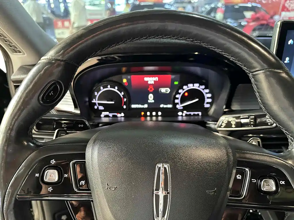 LINCOLN ADVENTURER 2021
