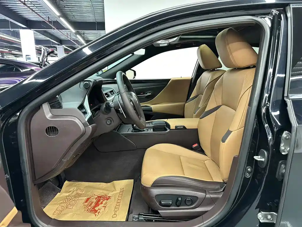 LEXUS ES 2020