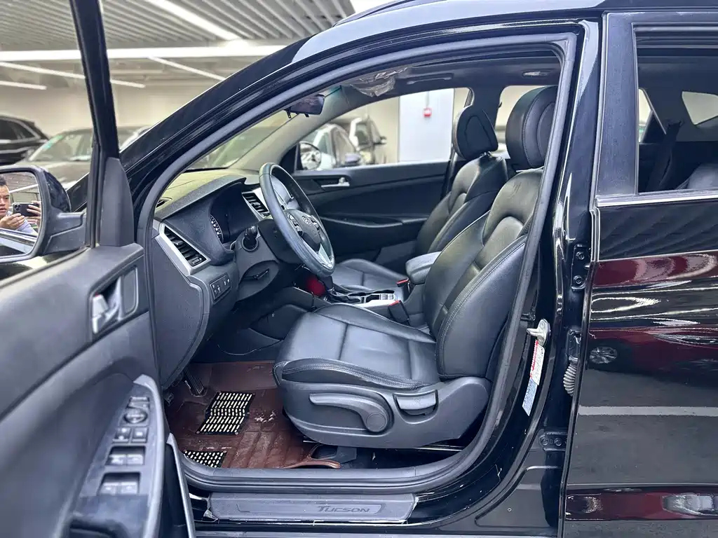 HYUNDAI TUCSON 2015