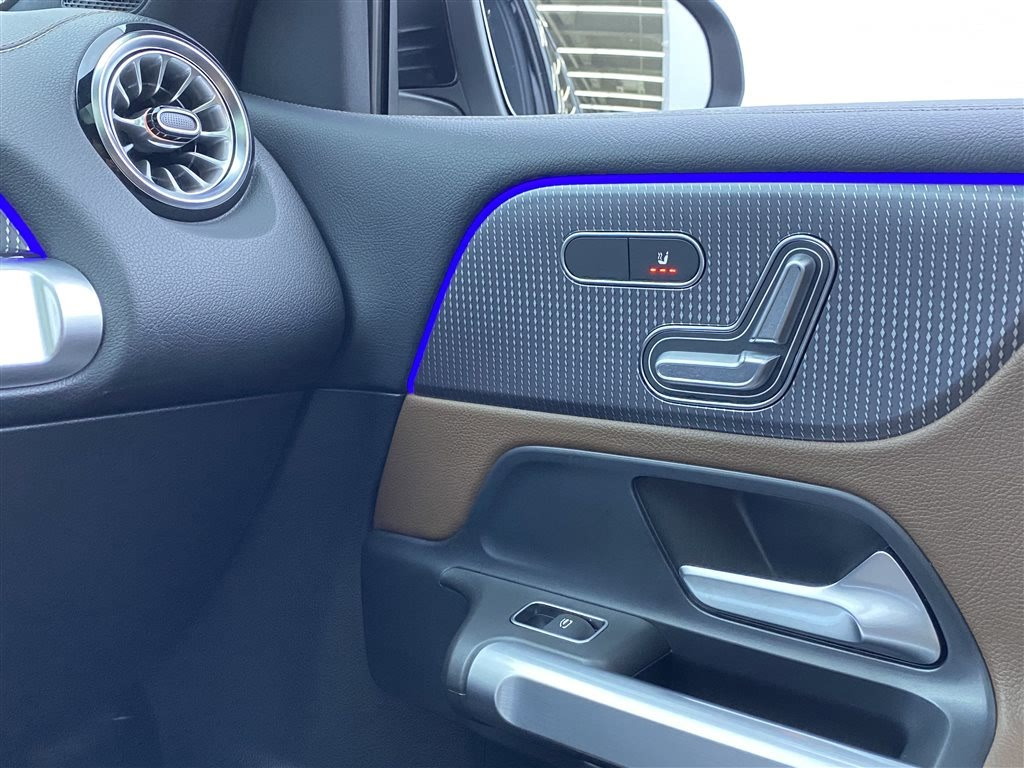 MERCEDES BENZ GLB 2023