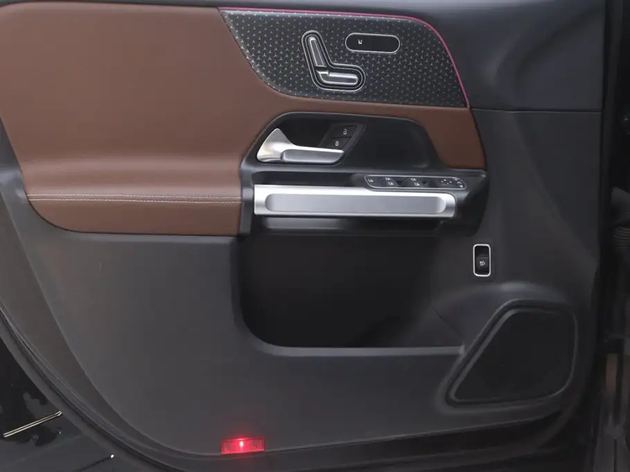 MERCEDES BENZ GLB 2023