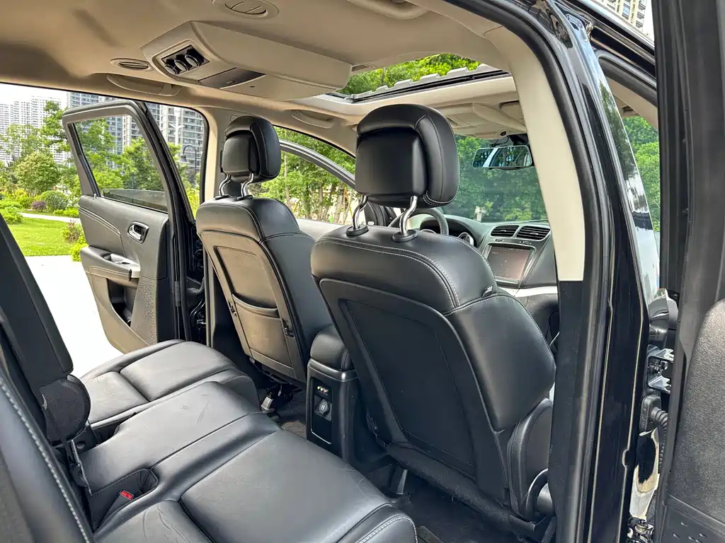 DODGE JCUV 2014