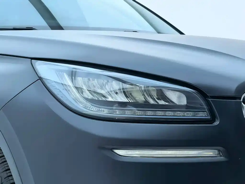 LINCOLN ADVENTURER 2021