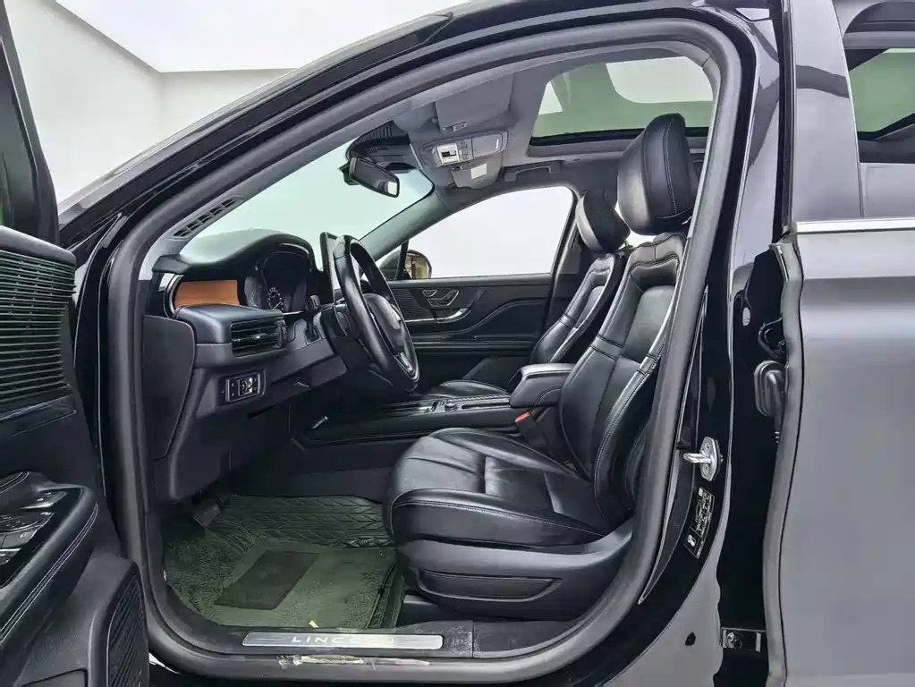 LINCOLN ADVENTURER 2021