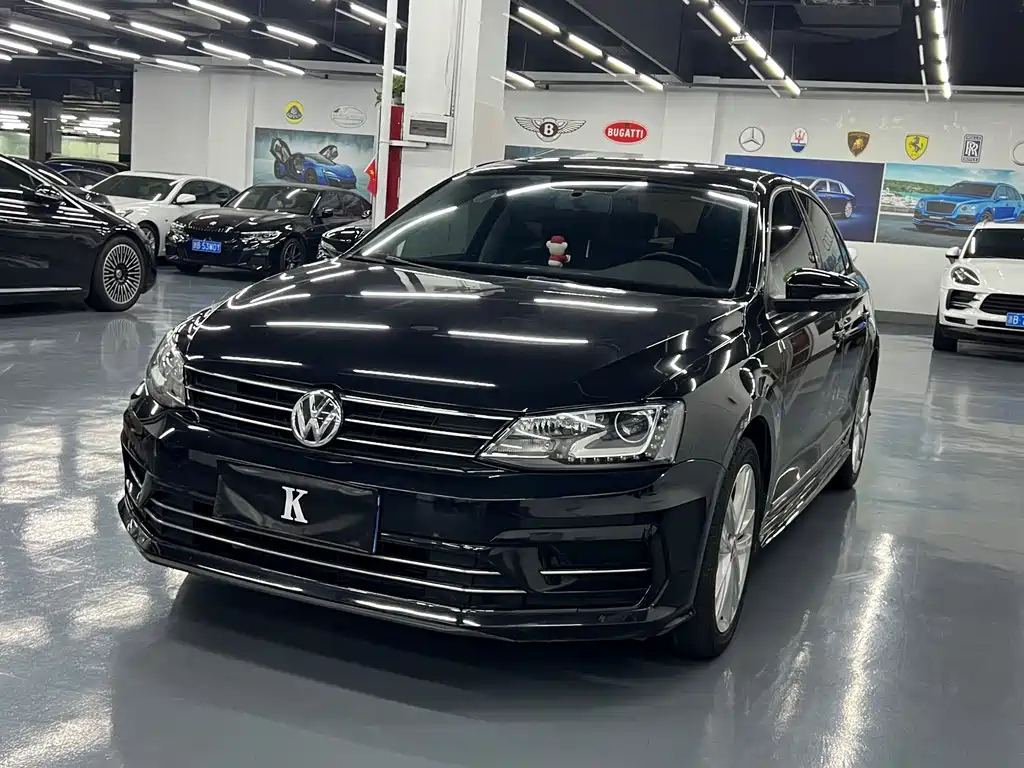 VOLKSWAGEN SAGITAR 2018