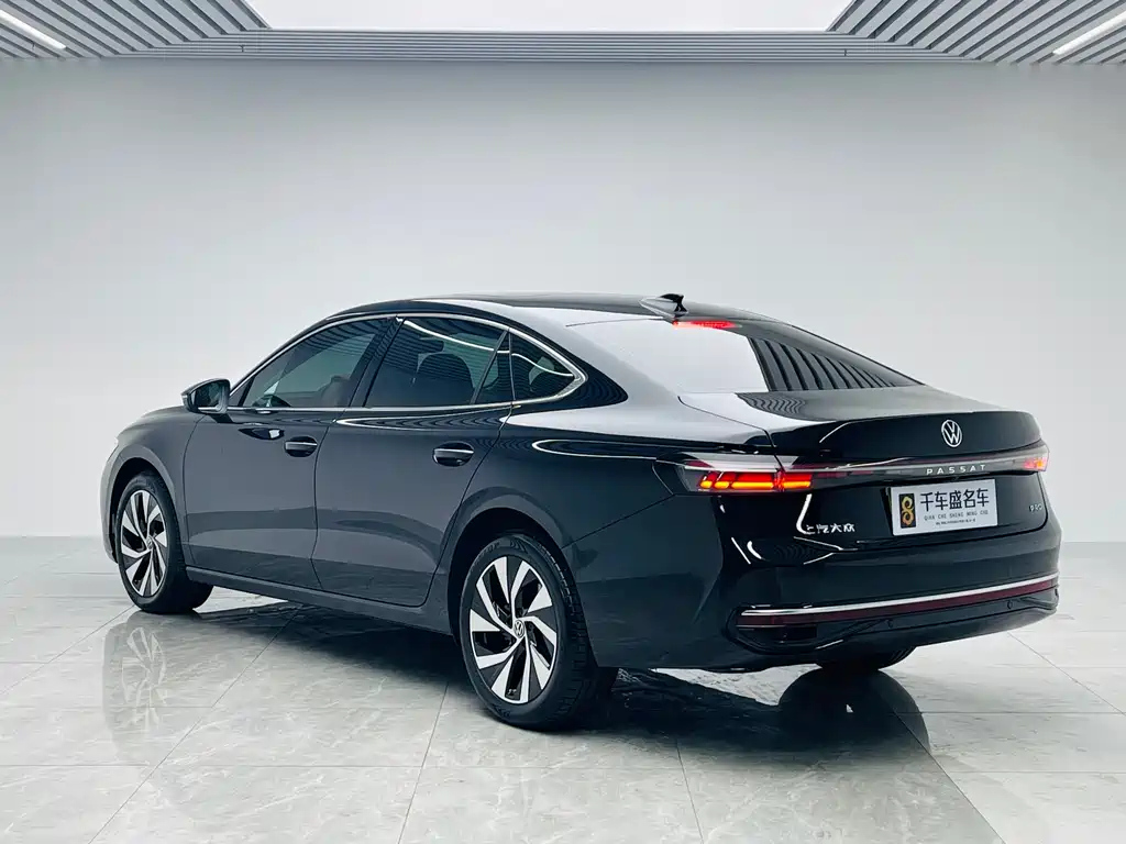 VOLKSWAGEN PASSAT 2025