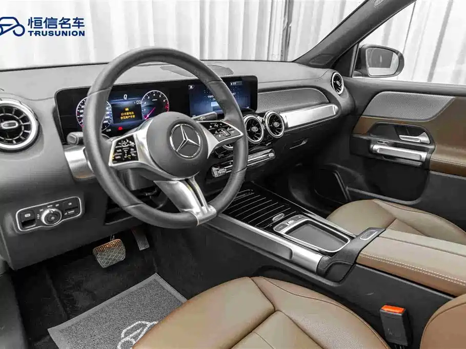MERCEDES BENZ GLB 2024