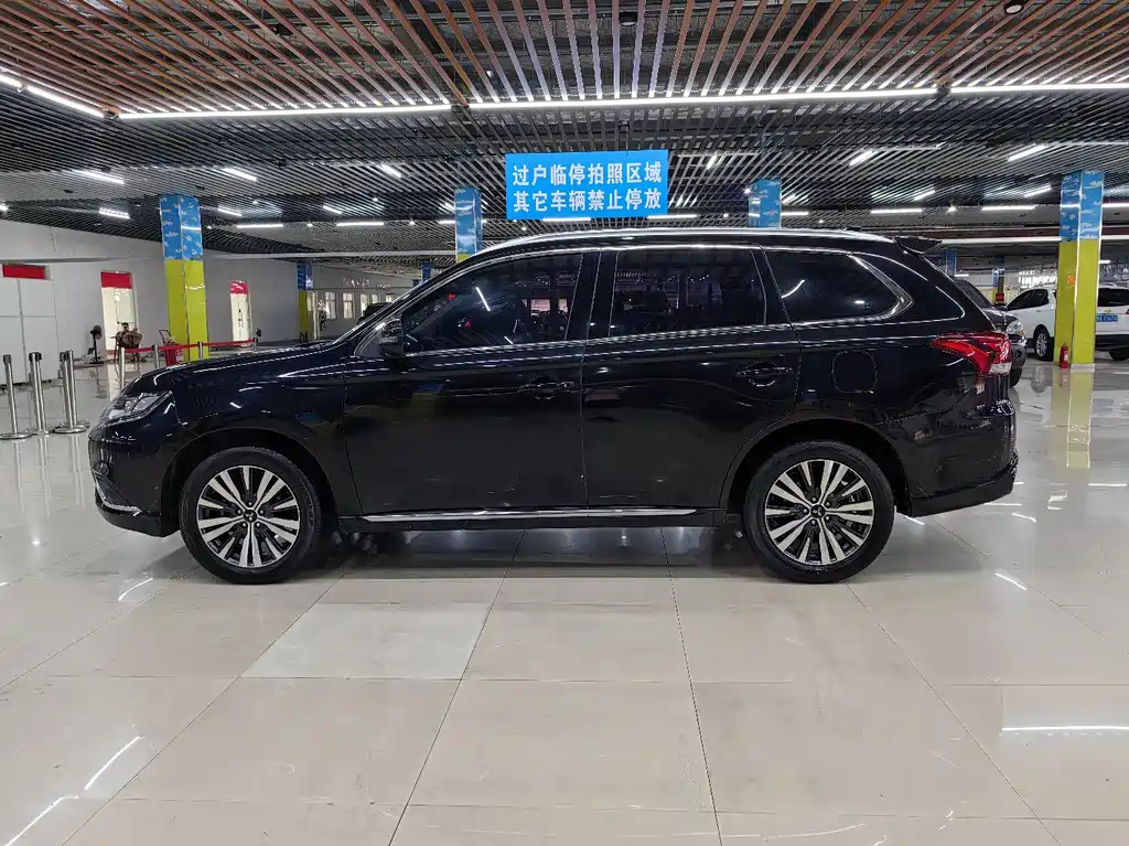 MITSUBISHI OUTLANDER 2021