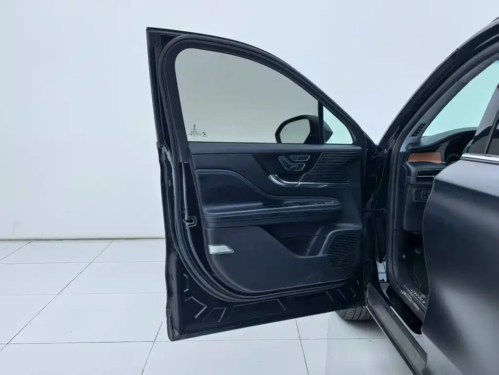 LINCOLN ADVENTURER 2021