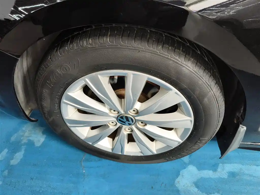 VOLKSWAGEN SAGITAR 2014