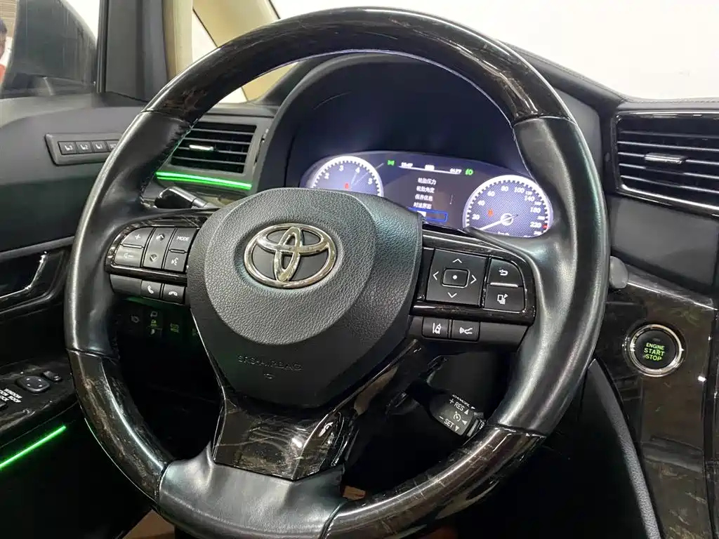 TOYOTA ALPHARD 2012