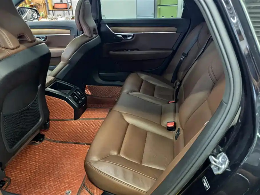 VOLVO S90 2022