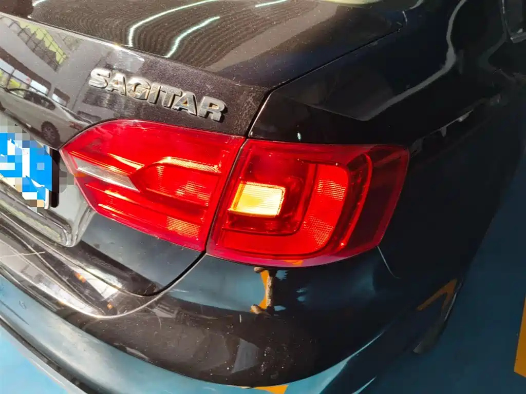 VOLKSWAGEN SAGITAR 2014