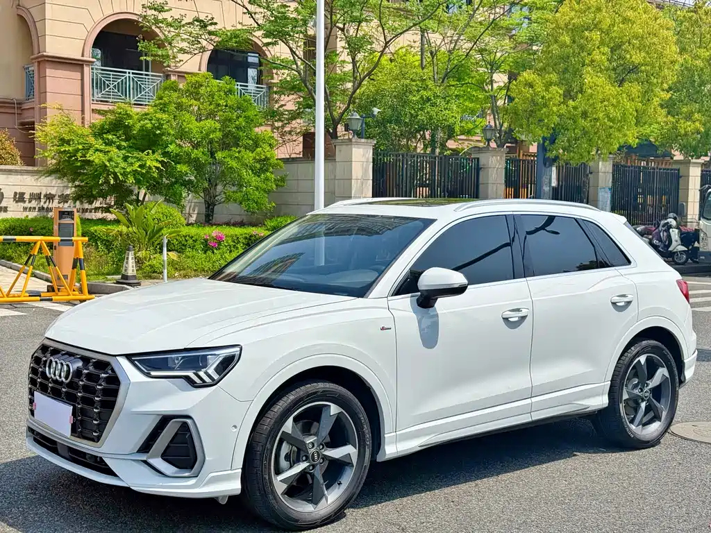 AUDI Q3 2022