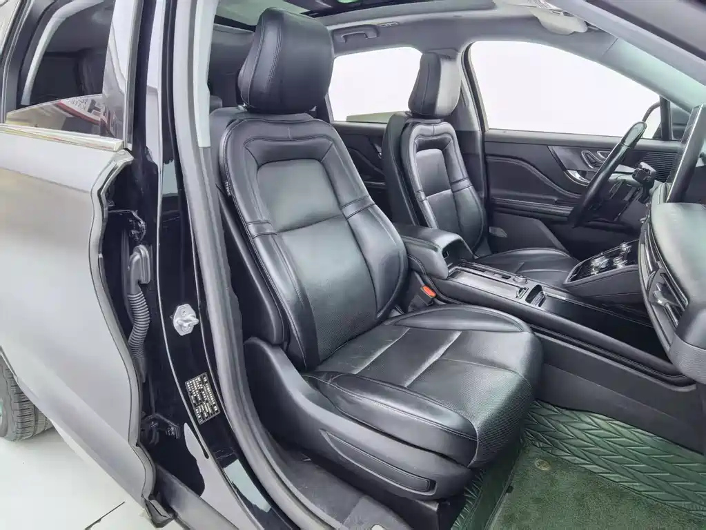 LINCOLN ADVENTURER 2021