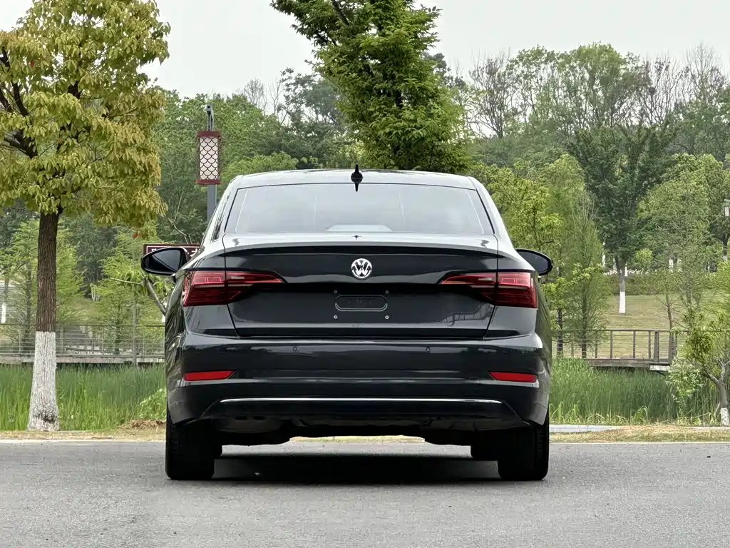 VOLKSWAGEN SAGITAR 2022