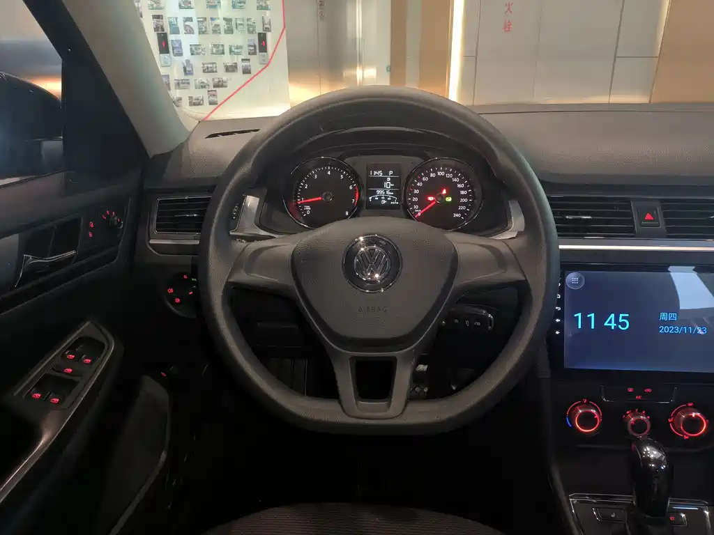 VOLKSWAGEN BORA 2018