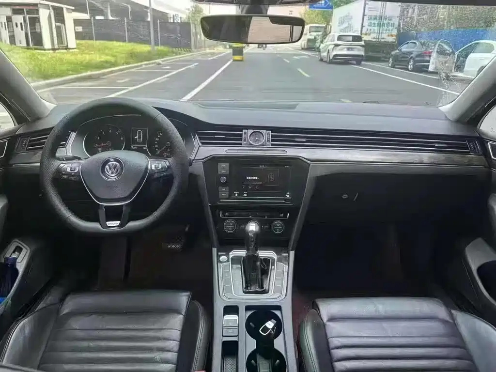 VOLKSWAGEN MAGOTAN 2019