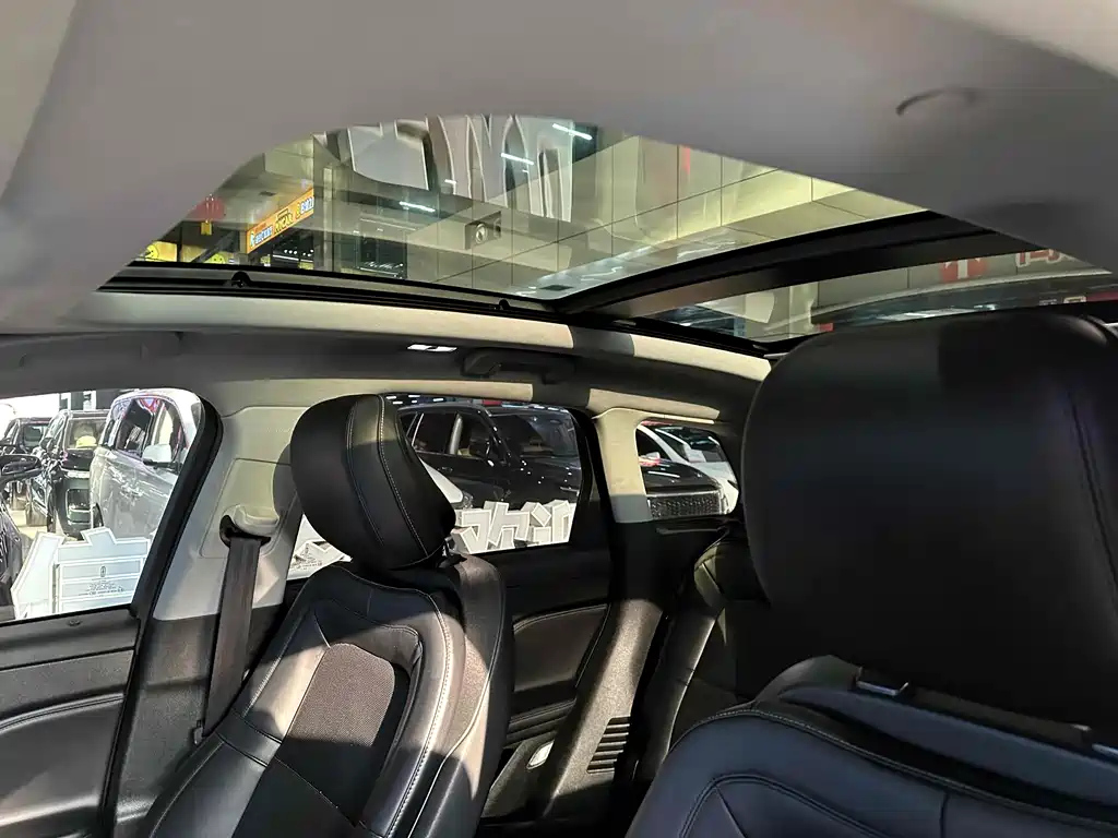 LINCOLN ADVENTURER 2021