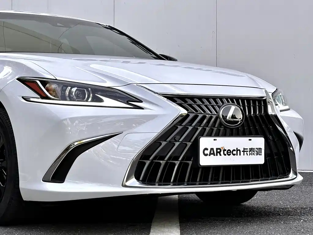 LEXUS ES 2022