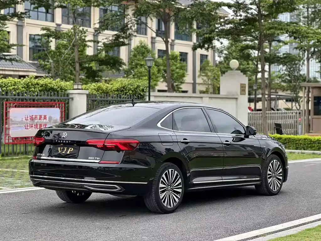 VOLKSWAGEN PASSAT 2020