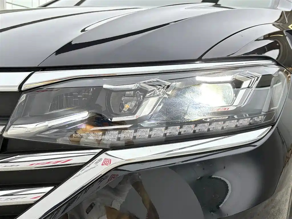 VOLKSWAGEN VILORAN 2022