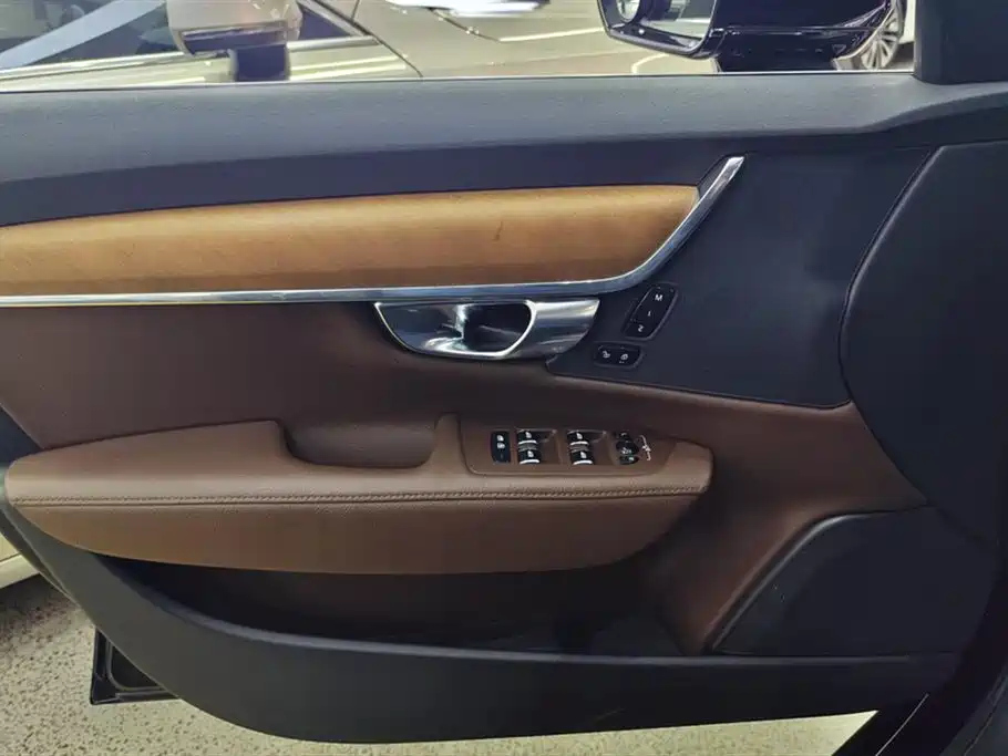 VOLVO S90 2022