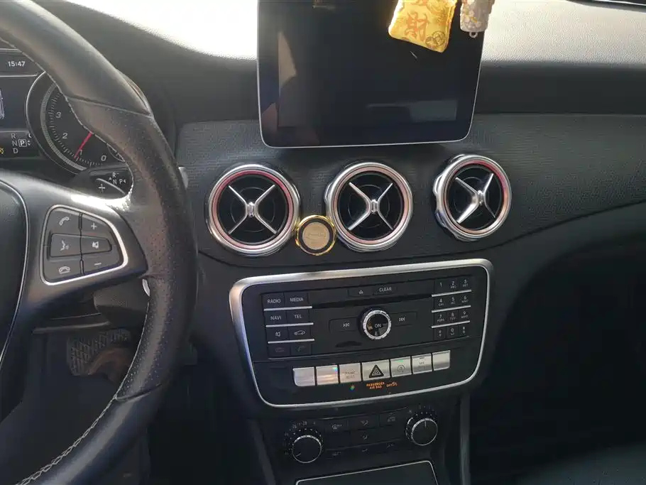 MERCEDES BENZ GLA 2017