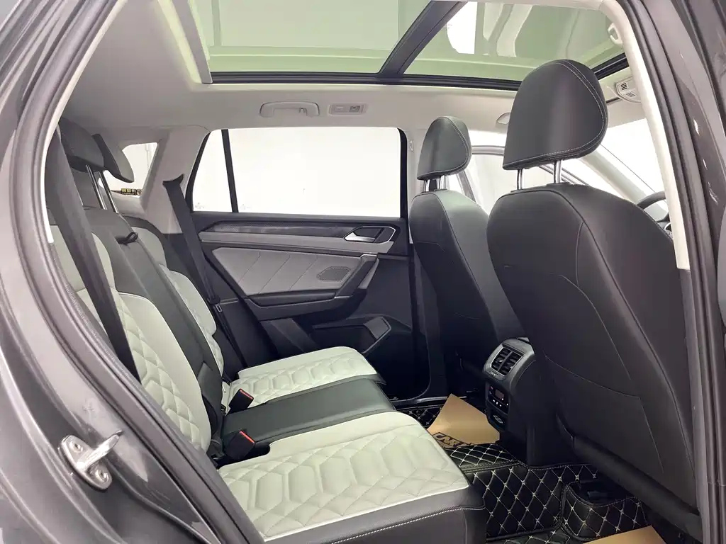 VOLKSWAGEN TAYRON 2023