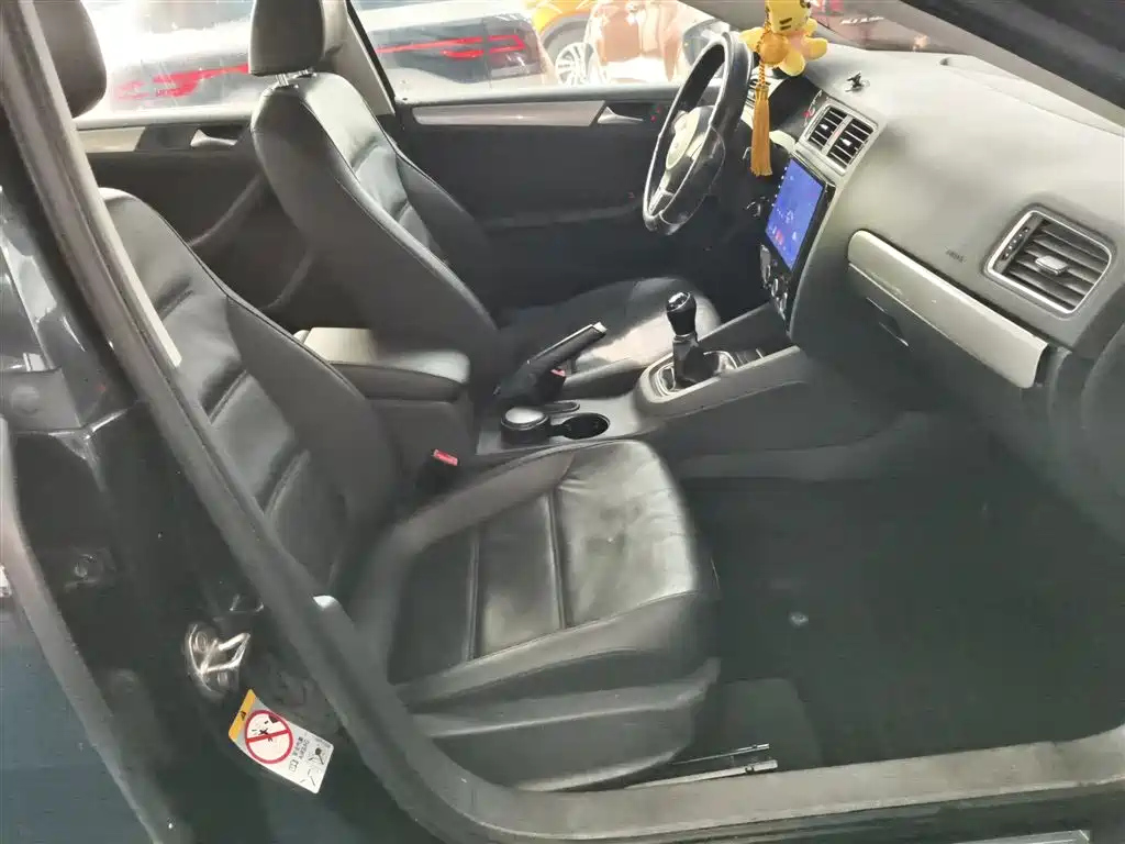 VOLKSWAGEN SAGITAR 2014