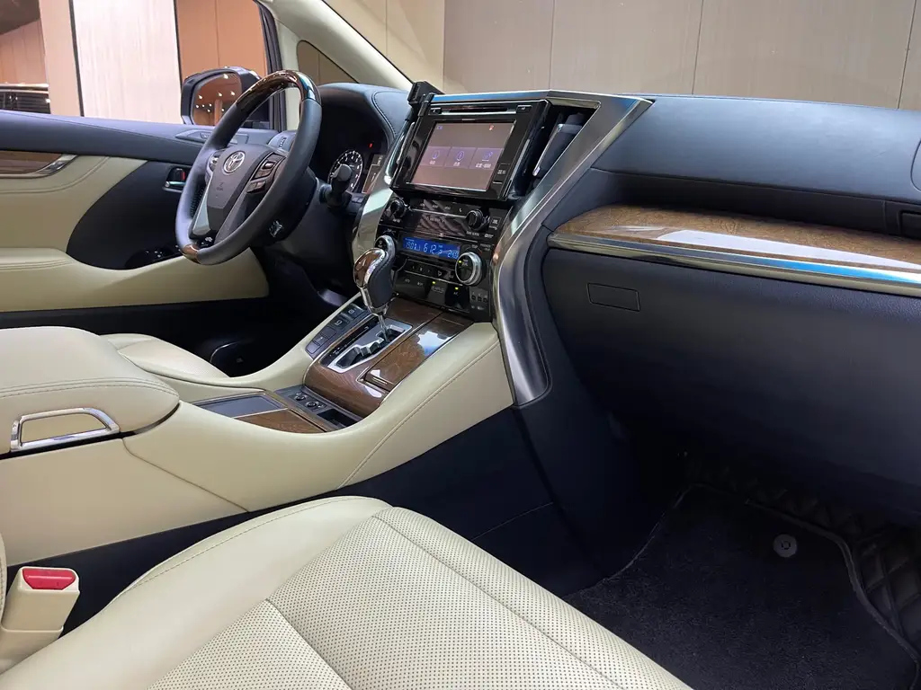 TOYOTA ALPHARD 2018