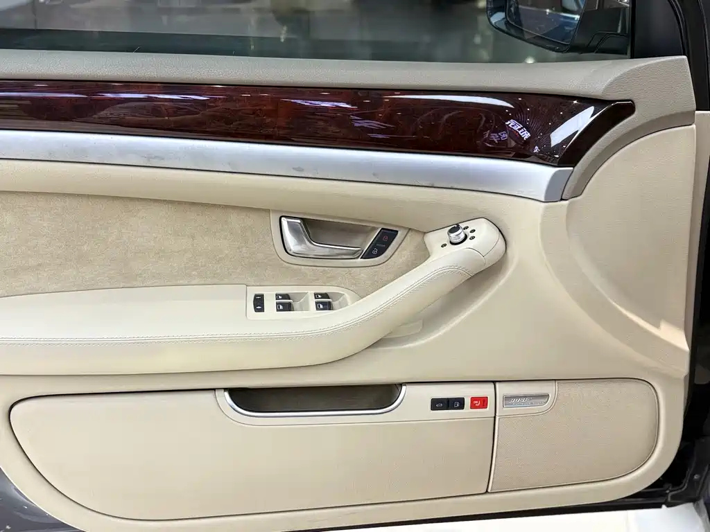 AUDI A8 2010