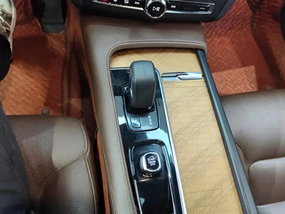 VOLVO S90 2022