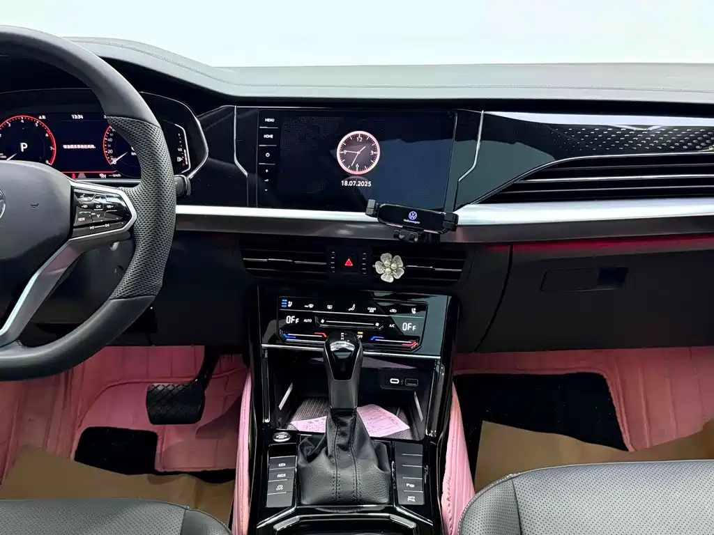 VOLKSWAGEN PASSAT 2024