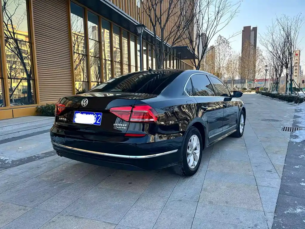 VOLKSWAGEN PASSAT 2018