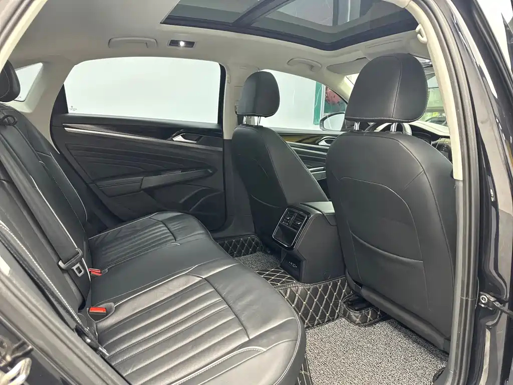 VOLKSWAGEN PASSAT 2022