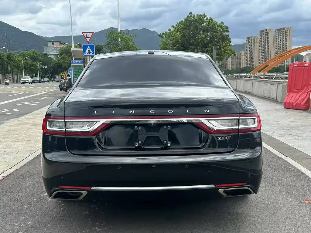LINCOLN CONTINENTAL 2017