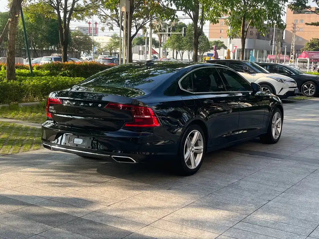 VOLVO S90 2017