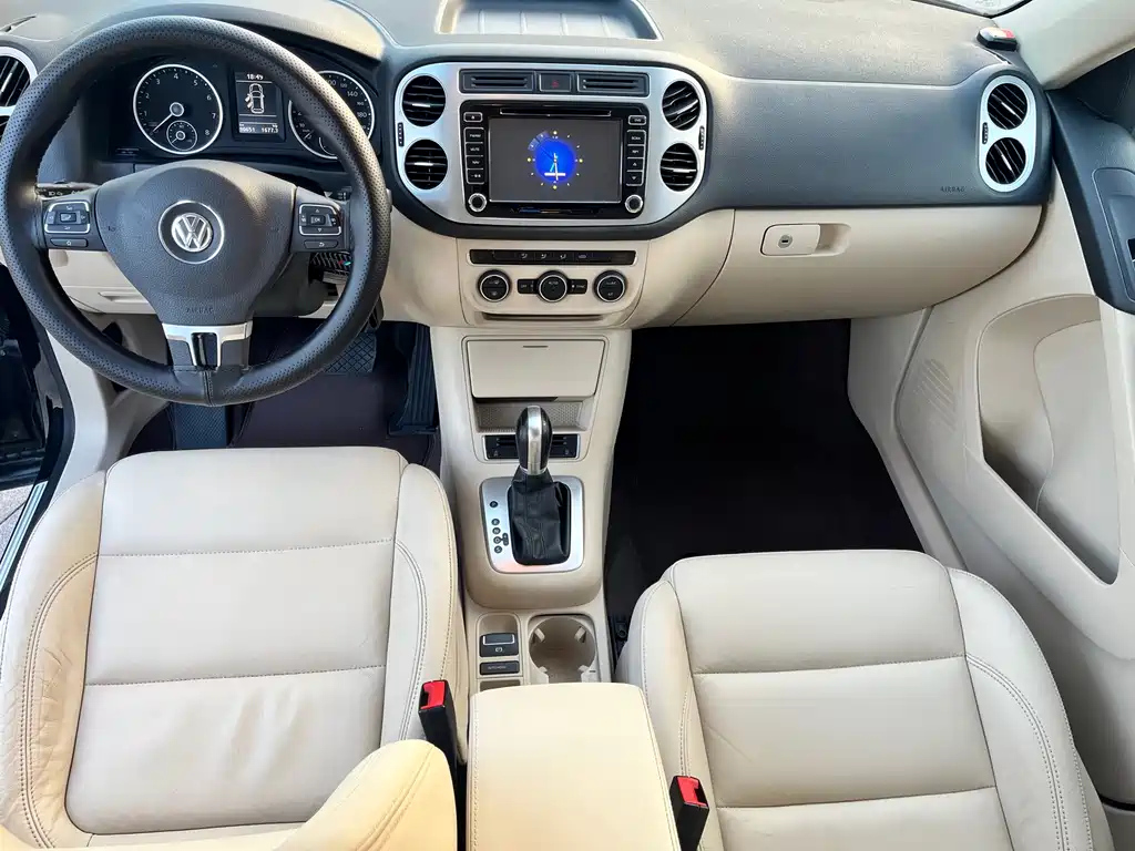 VOLKSWAGEN TIGUAN 2015