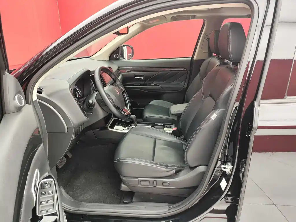 MITSUBISHI OUTLANDER 2021